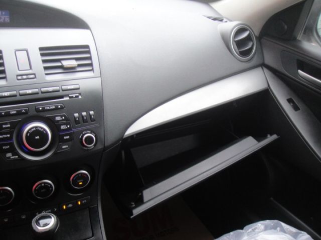 14 Mazda 3 1.6 黑~小姐車.車極美!  第17張相片