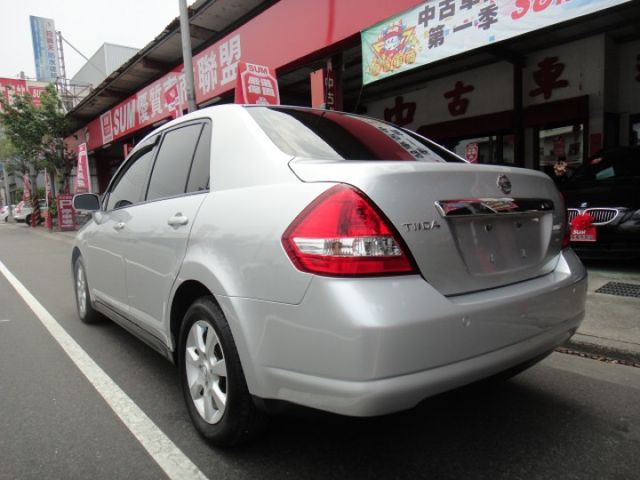 09 Tiida 1.6 4D 四門 銀~L規.便宜好養代步車.車車極美!  第5張相片
