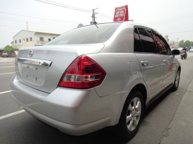09 Tiida 1.6 4D 四門 銀~L規.便宜好養代步車.車車極美!  第7張相片