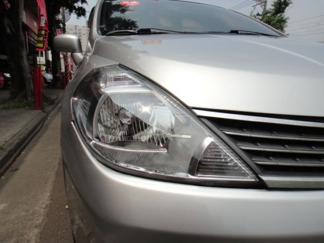 09 Tiida 1.6 4D 四門 銀~L規.便宜好養代步車.車車極美!  第10張相片