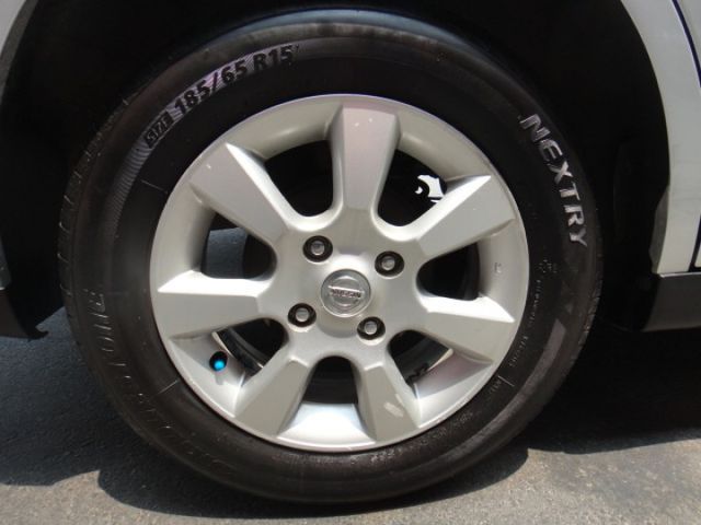 09 Tiida 1.6 4D 四門 銀~L規.便宜好養代步車.車車極美!  第11張相片