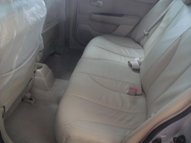 09 Tiida 1.6 4D 四門 銀~L規.便宜好養代步車.車車極美!  第18張相片