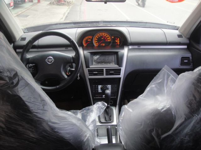 06 X-Trail 2.0 黑/黑~天窗頂級型.黑內裝.車車極省油極美!  第15張相片