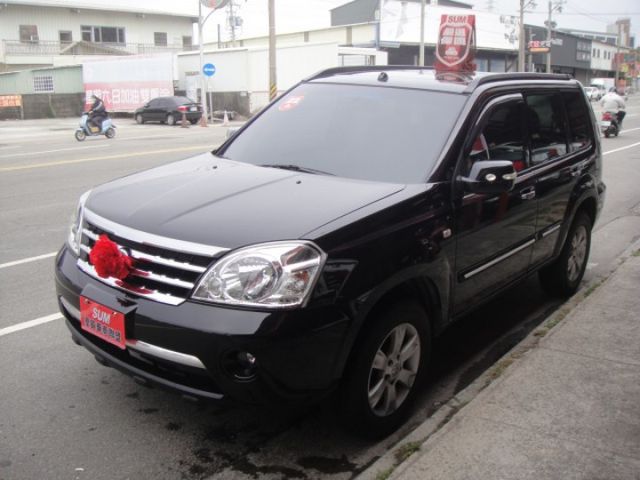 06 X-Trail 2.0 黑/黑~天窗頂級型.黑內裝.車車極省油極美!  第20張相片