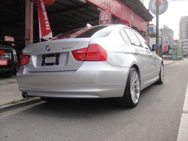 09 BMW 320 2.0 改款後新款2010~銀/黑 汎德公司車. 仕女車. 車極美!  第5張相片