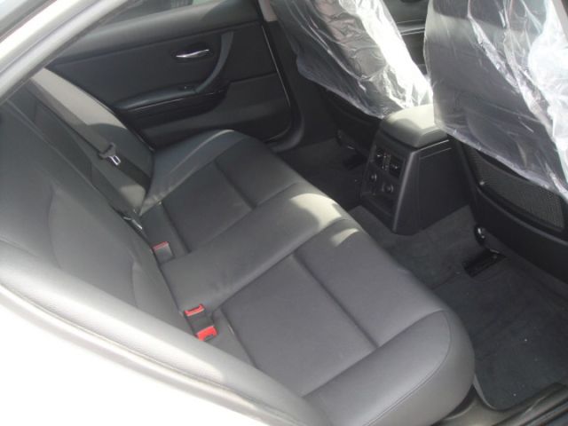 09 BMW 320 2.0 改款後新款2010~銀/黑 汎德公司車. 仕女車. 車極美!  第15張相片