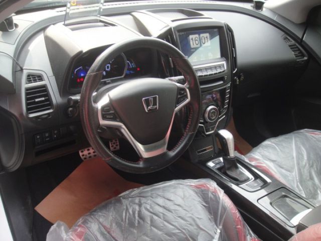 16 U6 ECO 1.8 白 SPORT+款~祇跑7萬公里.車極美極新!  第8張相片