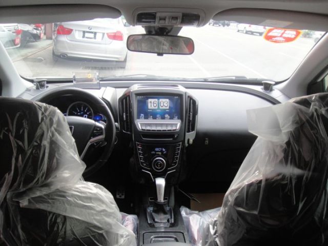 16 U6 ECO 1.8 白 SPORT+款~祇跑7萬公里.車極美極新!  第16張相片