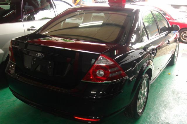 05 Mondeo 2.0 RS ~歐風外型.真是酷!路上絕不會撞衫...  第4張相片