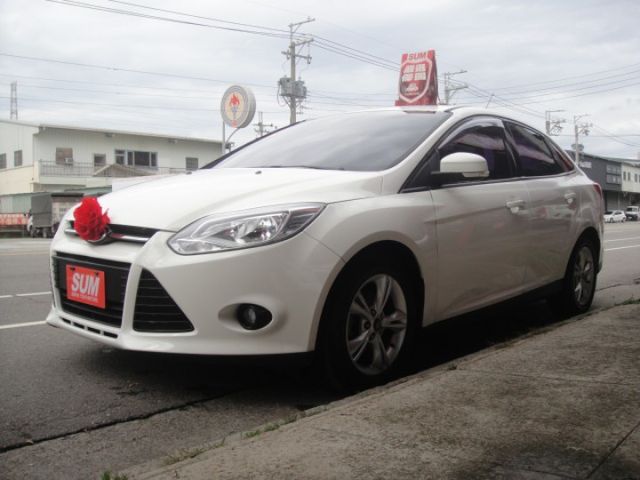 14 Focus 1.6 白~時尚經典版.只跑10萬.車極美!  第2張相片