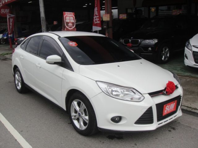 14 Focus 1.6 白~時尚經典版.只跑10萬.車極美!  第3張相片