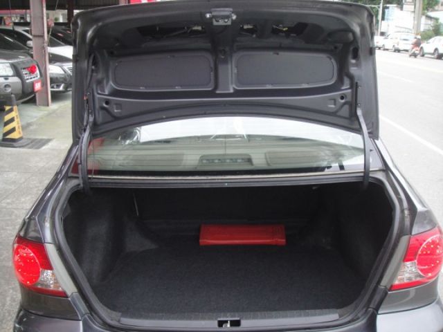 1.8 E版 灰~純一手.HID.老先生開.每5000km保養.很是顧車!  第7張相片