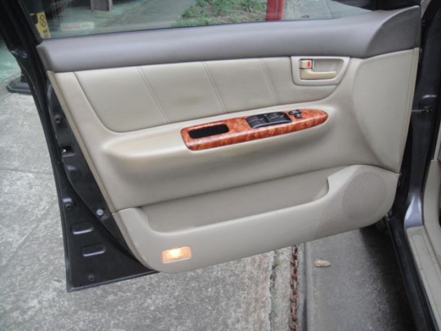 1.8 E版 灰~純一手.HID.老先生開.每5000km保養.很是顧車!  第10張相片