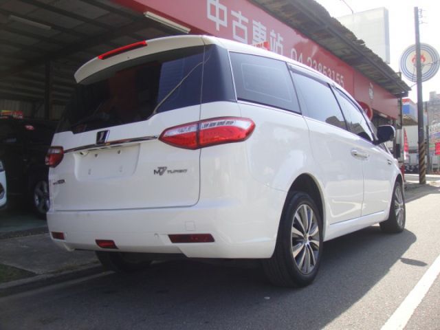 14 M7 2.2 t 旗艦型 白~雙電滑門.電動椅.前/後[10.2吋+10吋]液晶~車車很美!  第5張相片
