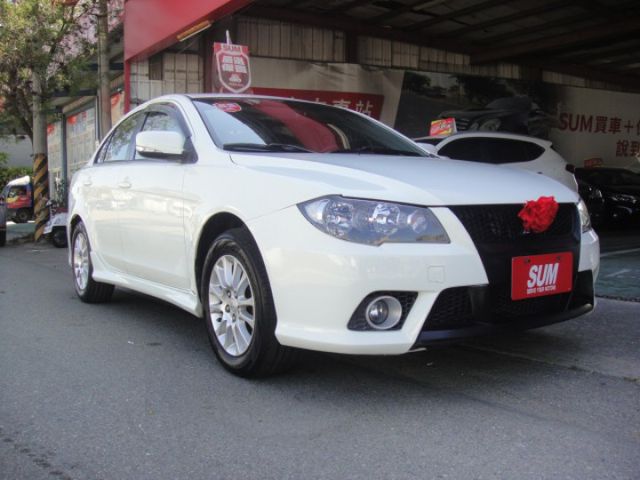 10 Fortis 1.8 IO版 白~祇跑12.5萬.超高CP值代步車.車很美.帥!  第3張相片