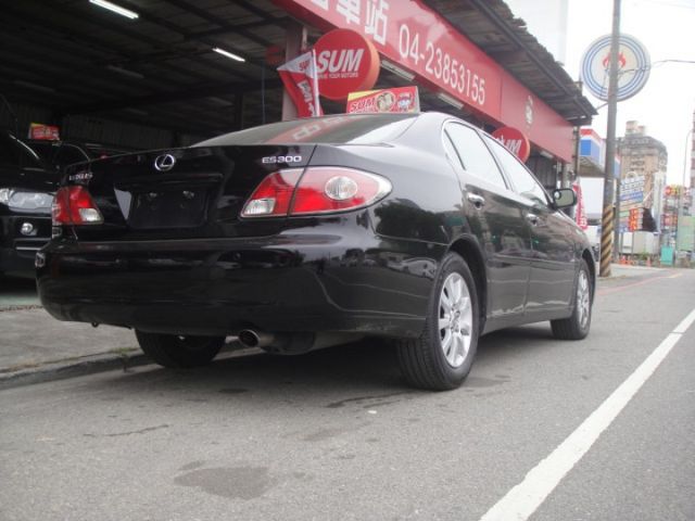 02 ES300 3.0 黑/黑~祇跑17萬km.都停車庫.很是少開.車極美!  第6張相片