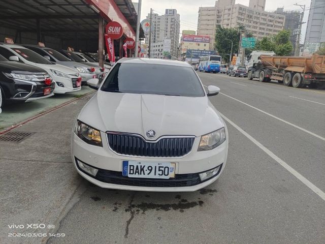 15 Octavia 1.6 灰 柴油~每公升跑22.9公里.媲美油電車.車極美!  第1張相片