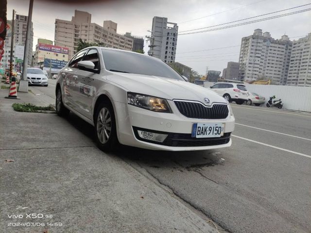 15 Octavia 1.6 灰 柴油~每公升跑22.9公里.媲美油電車.車極美!  第3張相片