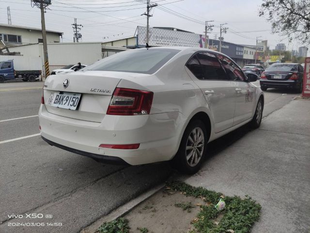 15 Octavia 1.6 灰 柴油~每公升跑22.9公里.媲美油電車.車極美!  第4張相片