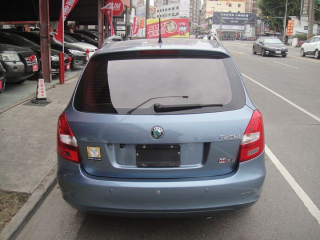 11 Fabia Combi 1.2 TSi~汽油版.祇跑10萬km.小姐車.車極新!  第6張相片