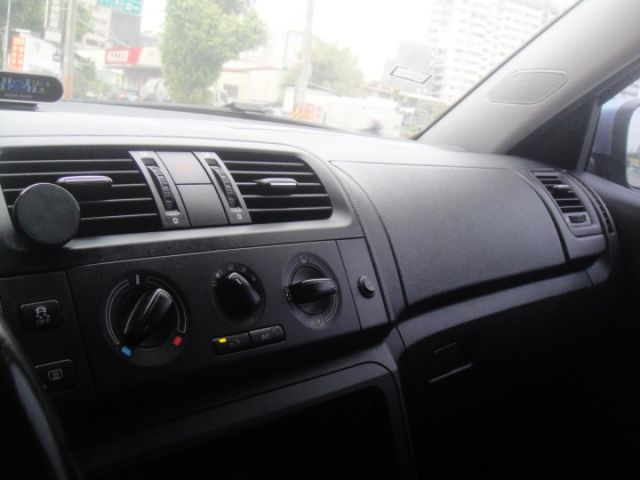11 Fabia Combi 1.2 TSi~汽油版.祇跑10萬km.小姐車.車極新!  第9張相片