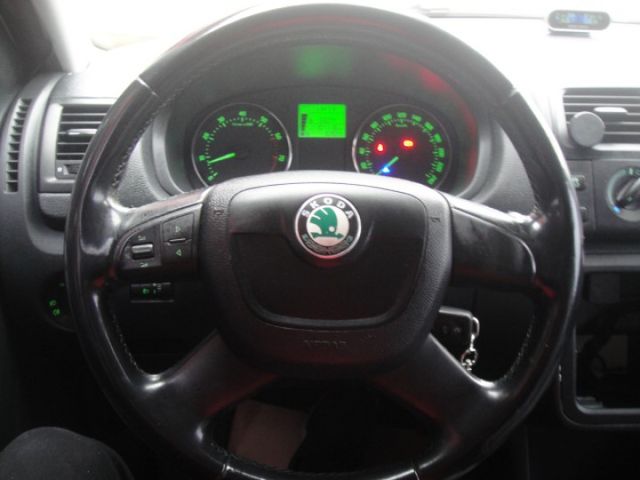 11 Fabia Combi 1.2 TSi~汽油版.祇跑10萬km.小姐車.車極新!  第10張相片