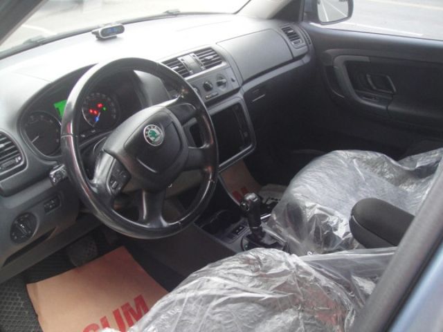 11 Fabia Combi 1.2 TSi~汽油版.祇跑10萬km.小姐車.車極新!  第11張相片
