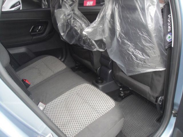 11 Fabia Combi 1.2 TSi~汽油版.祇跑10萬km.小姐車.車極新!  第19張相片