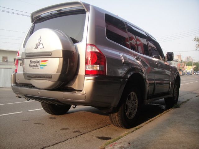 05 Pajero 3.8 銀~新引擎更有力.無涉水.全車無待修.極美!  第5張相片