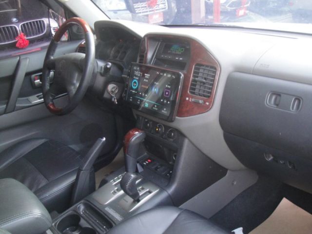 05 Pajero 3.8 銀~新引擎更有力.無涉水.全車無待修.極美!  第20張相片