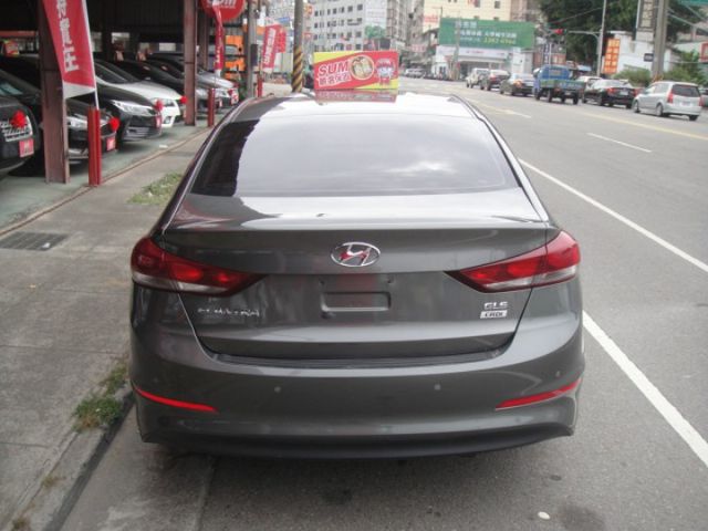 18 Hyundai Elantra 1.6 柴 灰色 超優質省稅節能房車  第5張相片