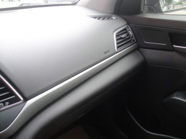 18 Hyundai Elantra 1.6 柴 灰色 超優質省稅節能房車  第15張相片