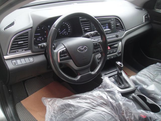 18 Hyundai Elantra 1.6 柴 灰色 超優質省稅節能房車  第16張相片