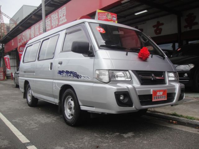 13 Delica 2.4 廂 銀~八人座.空間大.極省油.車車很是美!  第3張相片