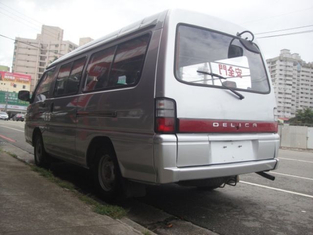 13 Delica 2.4 廂 銀~八人座.空間大.極省油.車車很是美!  第16張相片