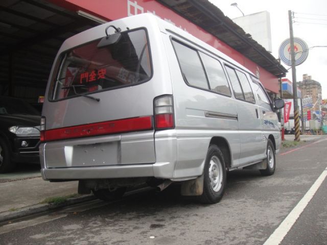 13 Delica 2.4 廂 銀~八人座.空間大.極省油.車車很是美!  第17張相片