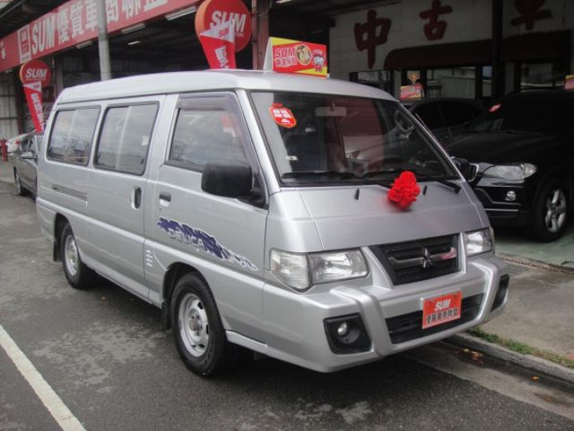 13 Delica 2.4 廂 銀~八人座.空間大.極省油.車車很是美!  第18張相片