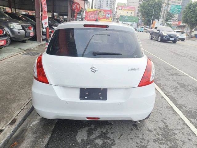 14 新SWIFT 1.2 GLX 豪華型 白~新引擎.極省油.又有力.美!  第4張相片