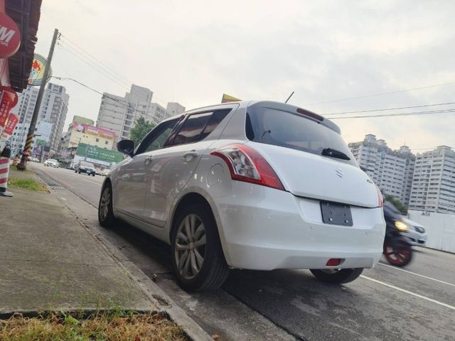 14 新SWIFT 1.2 GLX 豪華型 白~新引擎.極省油.又有力.美!  第6張相片