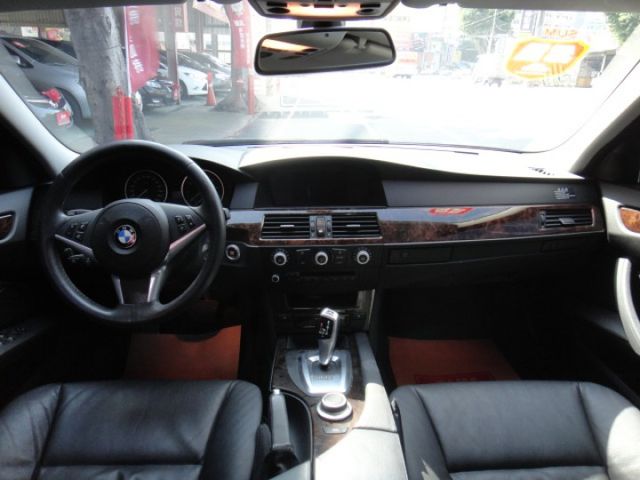 07 新款525i 黑/黑~總代理.大學教授車.原漆~車甚美!  第10張相片
