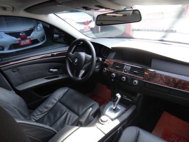 07 新款525i 黑/黑~總代理.大學教授車.原漆~車甚美!  第13張相片