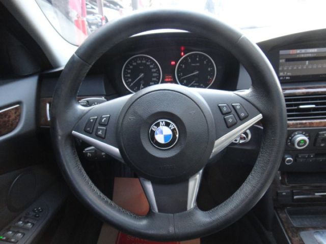 07 新款525i 黑/黑~總代理.大學教授車.原漆~車甚美!  第18張相片