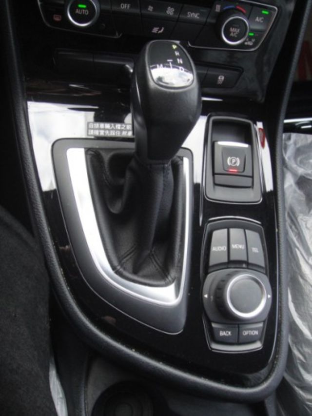 14 BMW 218i 白/黑~總代理.小姐車.祇跑11萬公里.新!  第10張相片