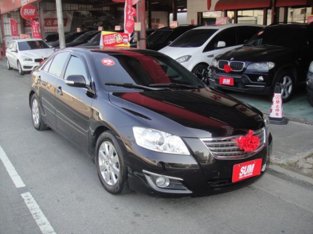 09 Camry2.4 黑/黑~祇跑17.6萬KM.都停車庫.無菸.車極美!  第2張相片