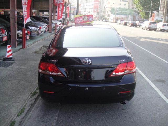 09 Camry2.4 黑/黑~祇跑17.6萬KM.都停車庫.無菸.車極美!  第5張相片