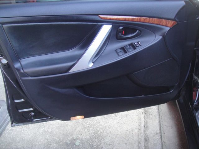 09 Camry2.4 黑/黑~祇跑17.6萬KM.都停車庫.無菸.車極美!  第13張相片