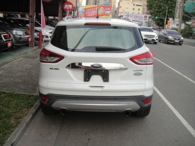 14 Kuga 1.6t 白~2WD 時尚經典版~電尾門.全景天窗.少跑.車美極新!  第4張相片
