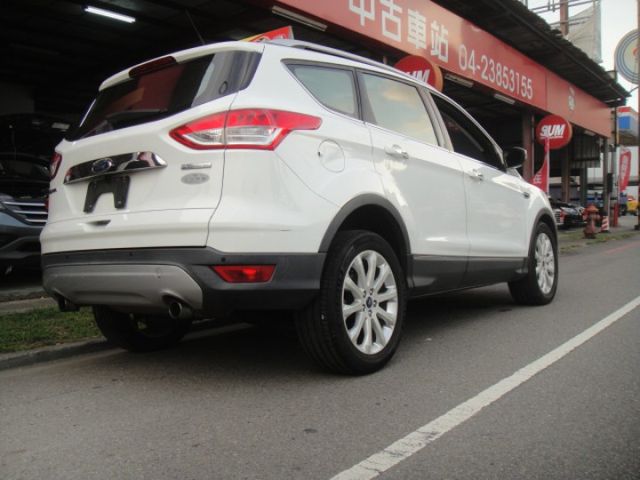 14 Kuga 1.6t 白~2WD 時尚經典版~電尾門.全景天窗.少跑.車美極新!  第6張相片