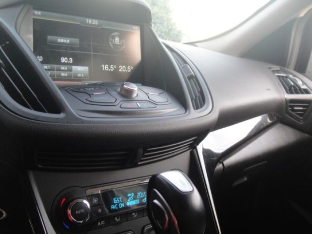14 Kuga 1.6t 白~2WD 時尚經典版~電尾門.全景天窗.少跑.車美極新!  第8張相片