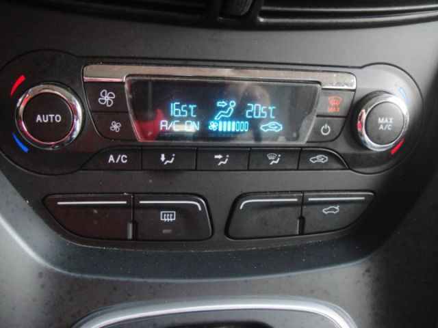 14 Kuga 1.6t 白~2WD 時尚經典版~電尾門.全景天窗.少跑.車美極新!  第9張相片